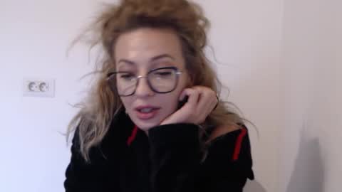 Snapshot of selenna_emma843468 chatting on 10.02.25 Selenna online show from 10.02.25