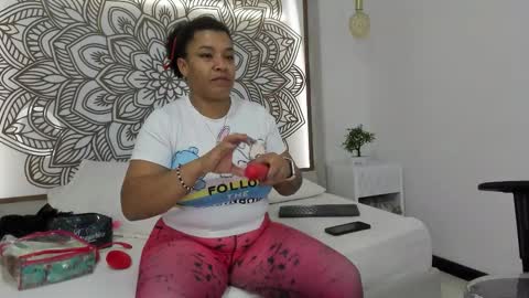 Snapshot of selket_ chatting on 11.08.25 Selket online show from 11.08.25