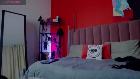 Snapshot of sellashine chatting on 02.25.25 Nicole online show from 02.25.25