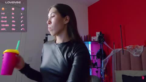 Snapshot of sellashine chatting on 10.17.25 Nicole online show from 10.17.25