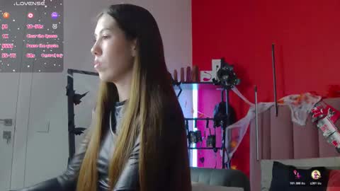 Snapshot of sellashine chatting on 10.20.25 Nicole online show from 10.20.25