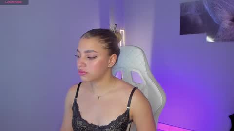 Snapshot of selyn_ chatting on 12.04.24 Selyn online show from 12.04.24