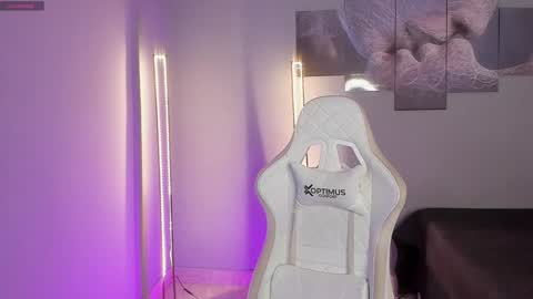 Snapshot of selyn_ chatting on 12.12.24 Selyn online show from 12.12.24