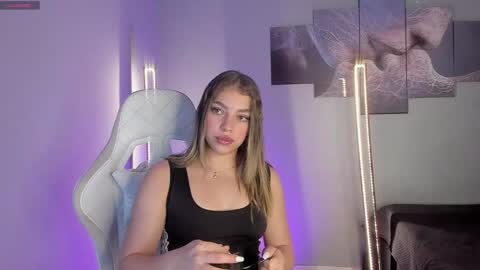 Snapshot of selyn_ chatting on 12.14.24 Selyn online show from 12.14.24