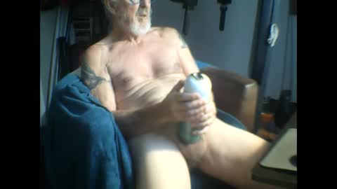 Snapshot of semajstretsa chatting on 02.01.25 frederick online show from 02.01.25