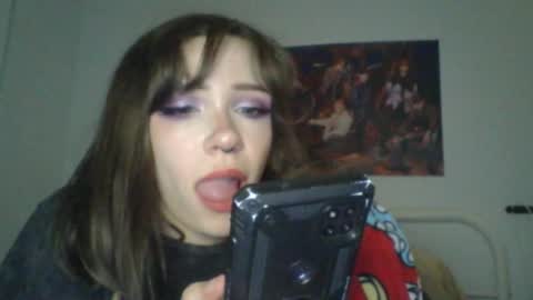 Snapshot of sendforesme chatting on 01.04.25 goddess esme  online show from 01.04.25