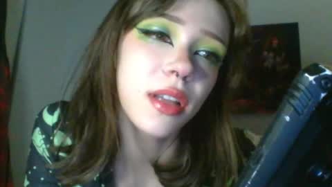 Snapshot of sendforesme chatting on 01.19.25 goddess esme  online show from 01.19.25