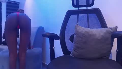 Snapshot of sensational_ave chatting on 09.14.25 sensational_ave online show from 09.14.25