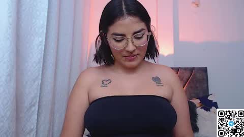 Snapshot of sensual_flame chatting on 12.25.24 Camille and sophie online show from 12.25.24