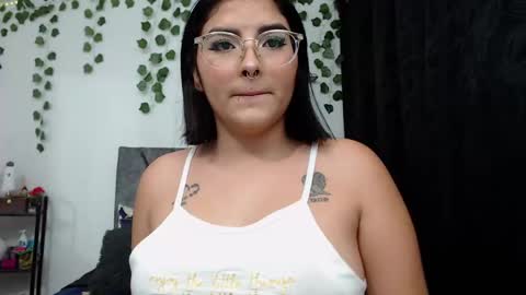 Snapshot of sensual_flame chatting on 01.19.25 Camille and sophie online show from 01.19.25