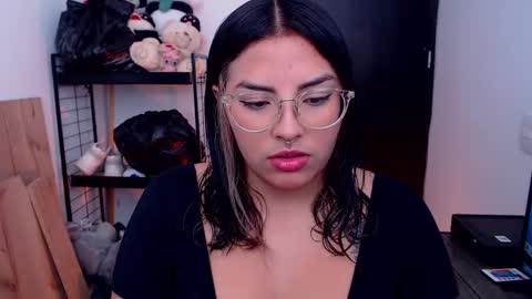 Snapshot of sensual_flame chatting on 09.16.25 Camille and sophie online show from 09.16.25