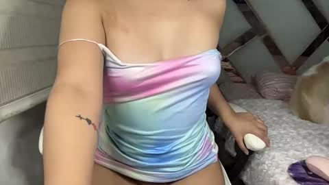 Snapshot of sensual_little_angel chatting on 02.19.25 Nataly online show from 02.19.25