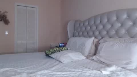 Snapshot of sensual_paradise_ chatting on 02.23.25 V online show from 02.23.25