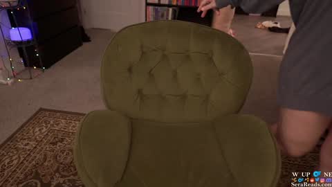 Snapshot of serareads chatting on 01.12.25 SeraReads online show from 01.12.25