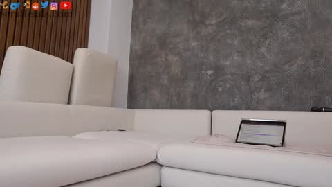 Snapshot of serareads chatting on 09.10.25 SeraReads online show from 09.10.25