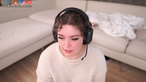 Snapshot of serareads chatting on 10.05.25 SeraReads online show from 10.05.25