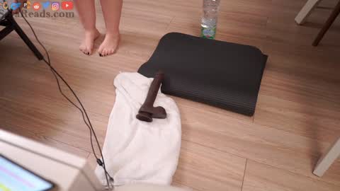 Snapshot of serareads chatting on 10.11.25 SeraReads online show from 10.11.25