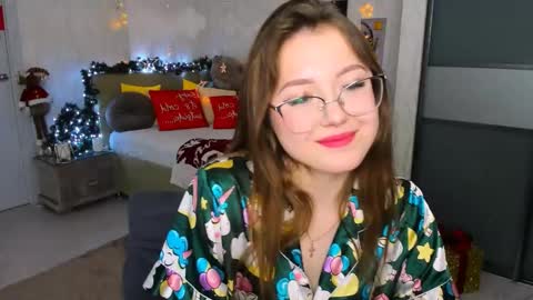 Snapshot of sereneflame chatting on 01.11.25 Ophelia online show from 01.11.25
