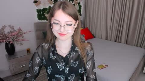 Snapshot of sereneflame chatting on 02.04.25 Ophelia online show from 02.04.25