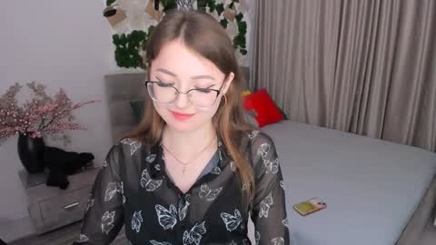 Snapshot of sereneflame chatting on 02.04.25 Ophelia online show from 02.04.25