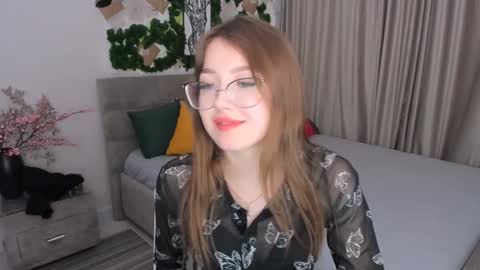 Snapshot of sereneflame chatting on 02.04.25 Ophelia online show from 02.04.25