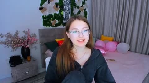 Snapshot of sereneflame chatting on 03.03.25 Ophelia online show from 03.03.25