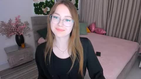 Snapshot of sereneflame chatting on 03.11.25 Ophelia online show from 03.11.25