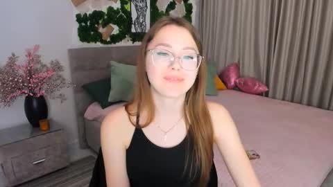 Snapshot of sereneflame chatting on 03.11.25 Ophelia online show from 03.11.25