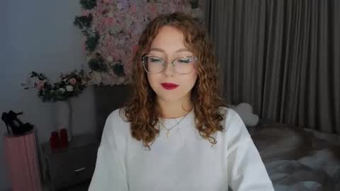 Snapshot of sereneflame chatting on 09.13.25 Ophelia online show from 09.13.25