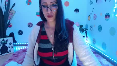 Snapshot of seuctive_woman57 chatting on 12.13.24 samy online show from 12.13.24