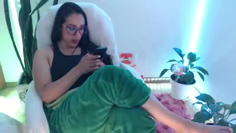 Snapshot of seuctive_woman57 chatting on 10.03.25 samy online show from 10.03.25