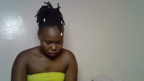 Snapshot of sexy40608102 chatting on 12.02.25 CurvyGoddess online show from 12.02.25