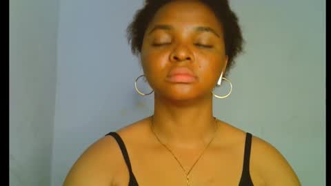 Snapshot of sexy_ebonygirl_ chatting on 09.21.25 Clara online show from 09.21.25