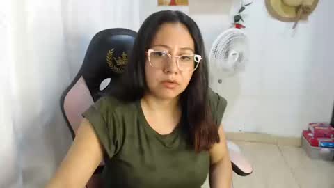 Snapshot of sexy_goddes1 chatting on 10.18.25 layla violeta gomez online show from 10.18.25