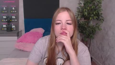 Snapshot of sexy_jenny18 chatting on 12.02.25 Jennifer online show from 12.02.25