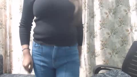 Snapshot of sexy_soniya chatting on 01.12.25 Soniya online show from 01.12.25