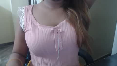 Snapshot of sexy_soniya chatting on 09.18.25 Soniya online show from 09.18.25