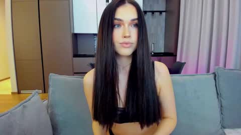 Snapshot of sexyangeloux chatting on 12.08.24 Lou online show from 12.08.24