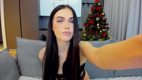 Snapshot of sexyangeloux chatting on 12.30.24 Lou online show from 12.30.24