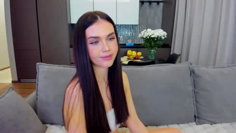 Snapshot of sexyangeloux chatting on 01.08.25 Lou online show from 01.08.25