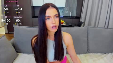 Snapshot of sexyangeloux chatting on 01.14.25 Lou online show from 01.14.25