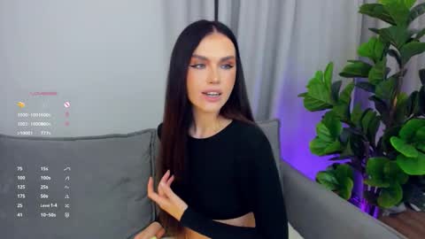 Snapshot of sexyangeloux chatting on 09.09.25 Lou online show from 09.09.25