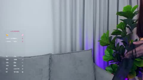 Snapshot of sexyangeloux chatting on 09.25.25 Lou online show from 09.25.25