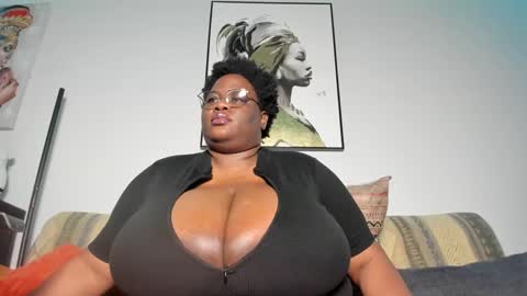 Snapshot of sexyblackhugetits chatting on 01.28.25 sexyblackhugetits online show from 01.28.25