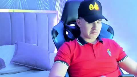 Snapshot of sexyboy_vc chatting on 09.16.25 owen sky online show from 09.16.25
