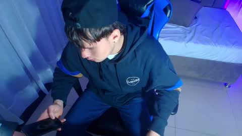 Snapshot of sexyboy_vc chatting on 10.15.25 owen sky online show from 10.15.25