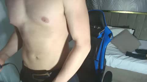 Snapshot of sexyboy_vc chatting on 10.16.25 owen sky online show from 10.16.25