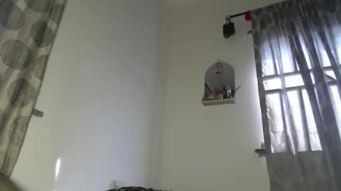 Snapshot of sexycamilla01 chatting on 12.04.25 sexycamilla01 online show from 12.04.25