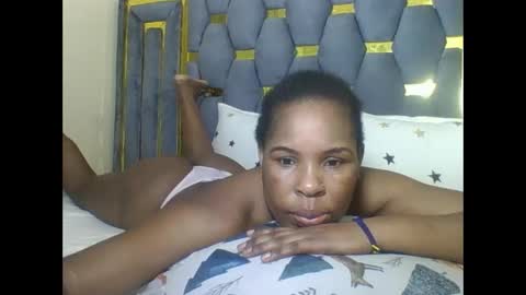 Snapshot of sexyebonygal chatting on 10.10.25 QUINTER online show from 10.10.25
