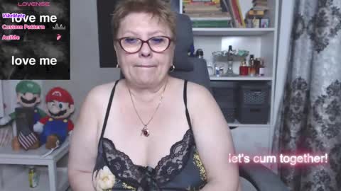 sexylynette4u online show from 10.27.25